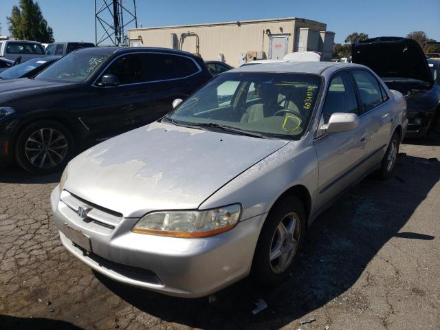 1HGCG1649XA066898 - 1999 HONDA ACCORD LX BEIGE photo 2