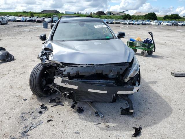 SJKCH5CP6HA023944 - 2017 INFINITI QX30 BASE SILVER photo 9