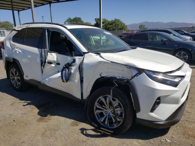 JTMB6RFV5ND523366 - 2022 TOYOTA RAV4 XLE P WHITE photo 9