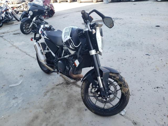 VBKLDV406HM799021 - 2017 KTM 690 DUKE WHITE photo 1