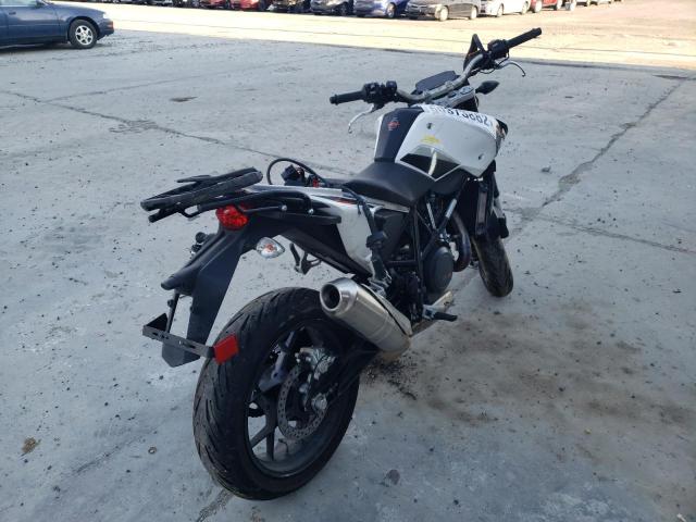 VBKLDV406HM799021 - 2017 KTM 690 DUKE WHITE photo 4