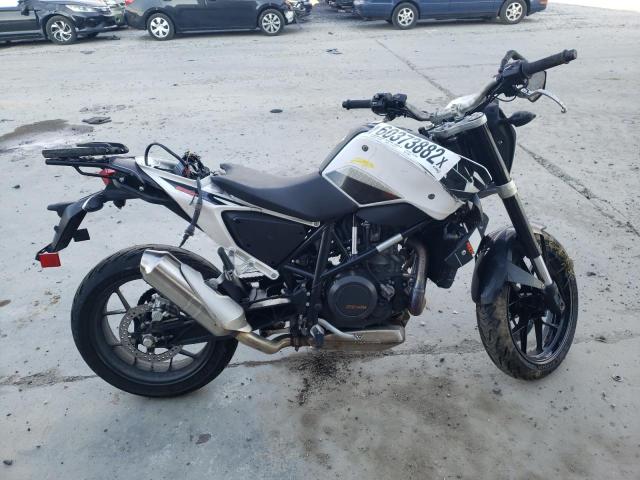 VBKLDV406HM799021 - 2017 KTM 690 DUKE WHITE photo 9