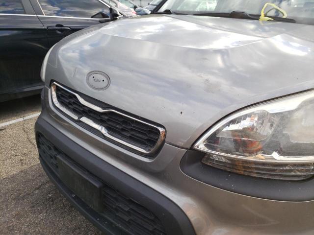 KNDJT2A5XD7615363 - 2013 KIA SOUL GRAY photo 9