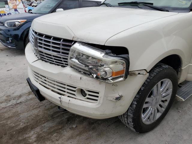 5LMFU28588LJ15989 - 2008 LINCOLN NAVIGATOR თეთრი ფოტო 9