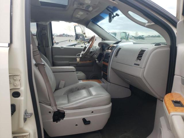 1A8HW582X7F529704 - 2007 CHRYSLER ASPEN LIMI WHITE photo 5