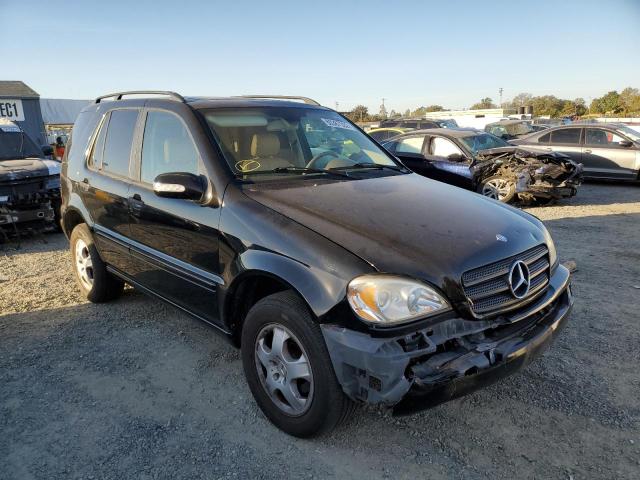 4JGAB54E62A301608 - 2002 MERCEDES-BENZ ML 320 BLACK photo 1