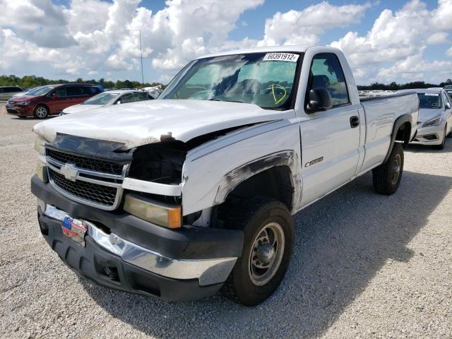 1GCHC24U17E186096 - 2007 CHEVROLET SILVRDO LT WHITE photo 2