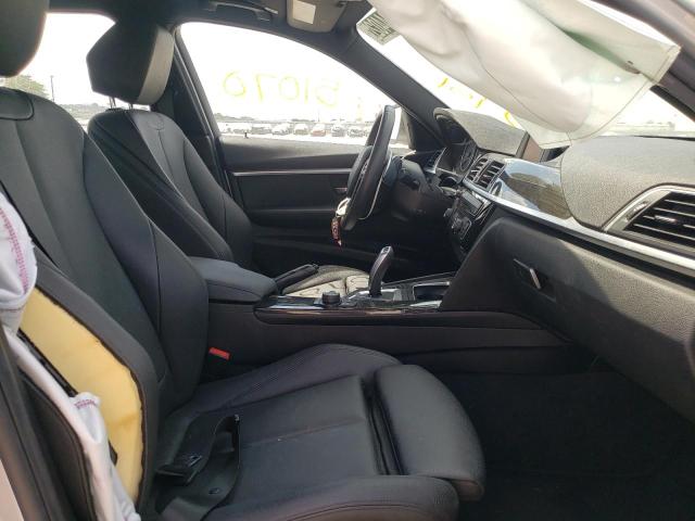 WBA8E1C55JA180151 - 2018 BMW 330E Արծաթագույն լուսանկար 5