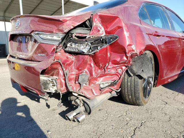 4T1BZ1HK5JU502454 - 2018 TOYOTA CAMRY XSE RED photo 9