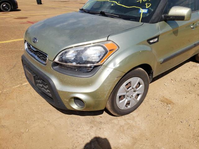 KNDJT2A58C7453683 - 2012 KIA SOUL GREEN photo 9