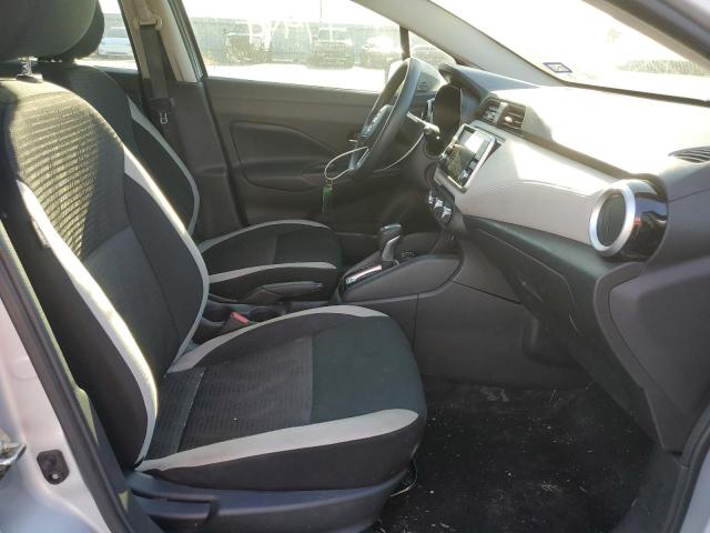 3N1CN8EV3LL808399 - 2020 NISSAN VERSA SV SILVER photo 5