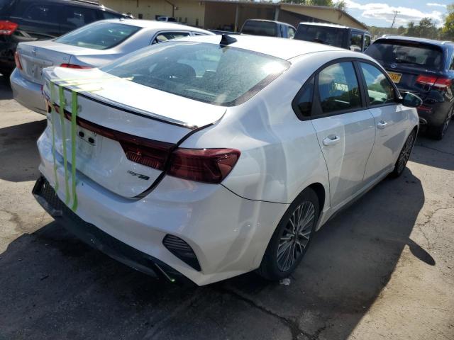 3KPF54AD7NE428182 - 2022 KIA FORTE GT L WHITE photo 4