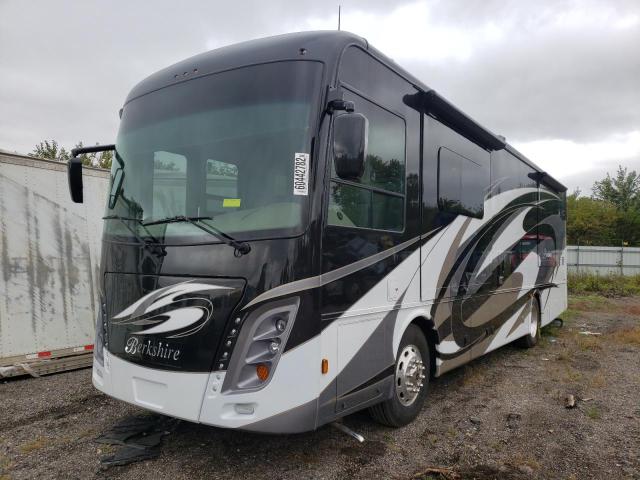 4UZAB2FC9KCLL3113 - 2019 FREIGHTLINER CHASSIS XC შავი ფოტო 2