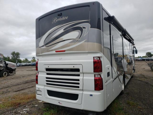 4UZAB2FC9KCLL3113 - 2019 FREIGHTLINER CHASSIS XC შავი ფოტო 4