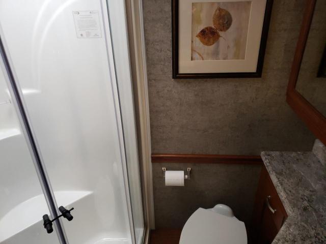 4UZAB2FC9KCLL3113 - 2019 FREIGHTLINER CHASSIS XC შავი ფოტო 9