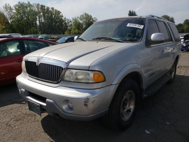 5LMFU28A2YLJ40321 - 2000 LINCOLN NAVIGATOR 银色 照片 2