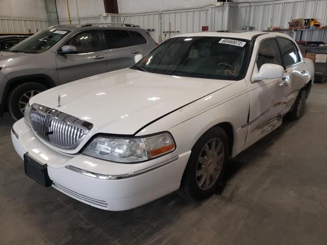 1LNHM82VX7Y629772 - 2007 LINCOLN TOWN CAR S WHITE photo 2