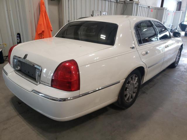 1LNHM82VX7Y629772 - 2007 LINCOLN TOWN CAR S WHITE photo 4