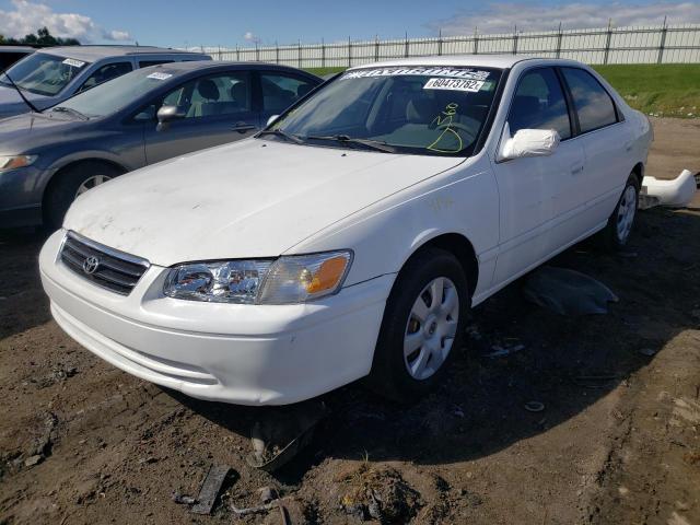 JT2BF22KX10292221 - 2001 TOYOTA CAMRY CE WHITE photo 2