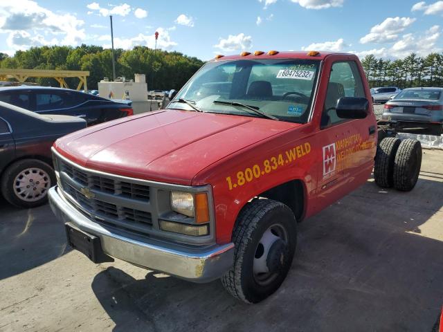 1GBJC34R3YF449935 - 2000 CHEVROLET GMT-400 C3 RED photo 2