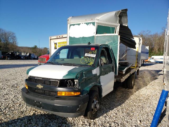 1HA6GUCG0JN003096 - 2018 CHEVROLET EXPRESS G4 GREEN photo 2