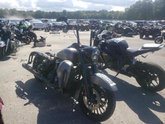 1HD1KVC26HB690196 - 2017 HARLEY-DAVIDSON FLHRXS GRAY photo 1