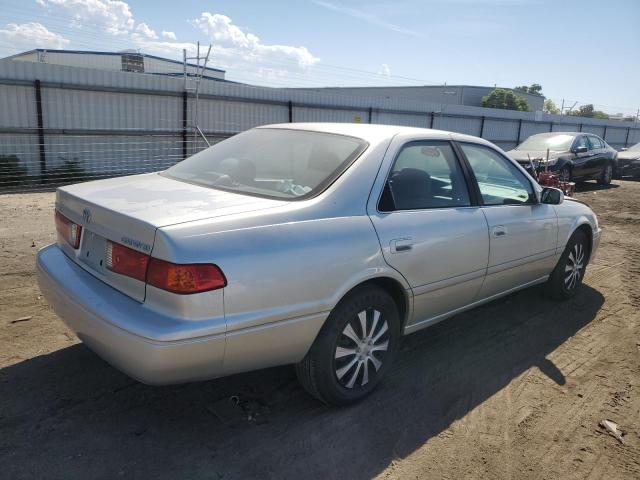 JT2BG22K810565380 - 2001 TOYOTA CAMRY CE SILVER photo 4