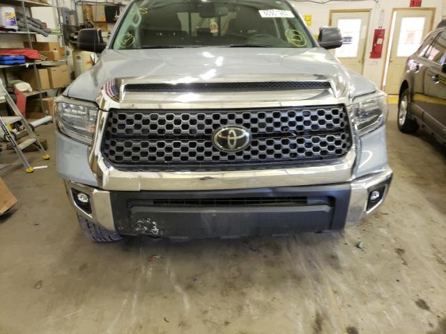 5TFUW5F17JX692540 - 2018 TOYOTA TUNDRA DOU GRAY photo 9