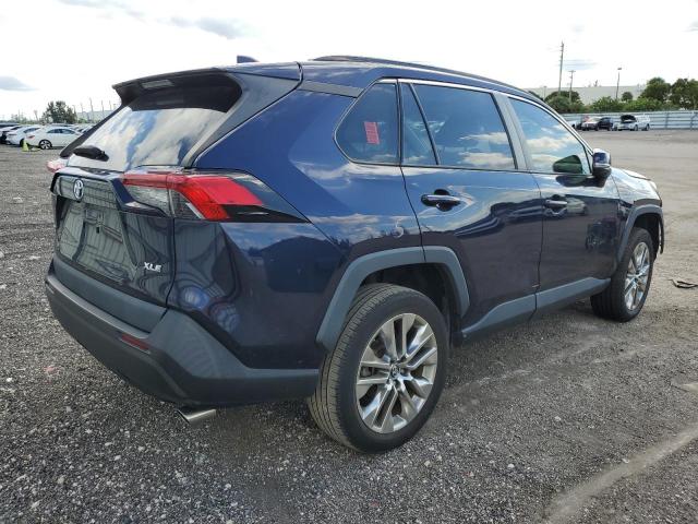 2T3C1RFV0KW031149 - 2019 TOYOTA RAV4 XLE P BLUE photo 4