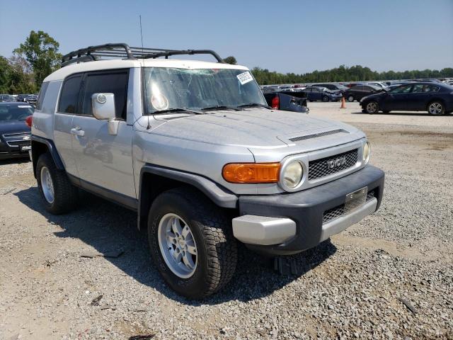 JTEBU11F270033996 - 2007 TOYOTA FJ CRUISER SILVER photo 1