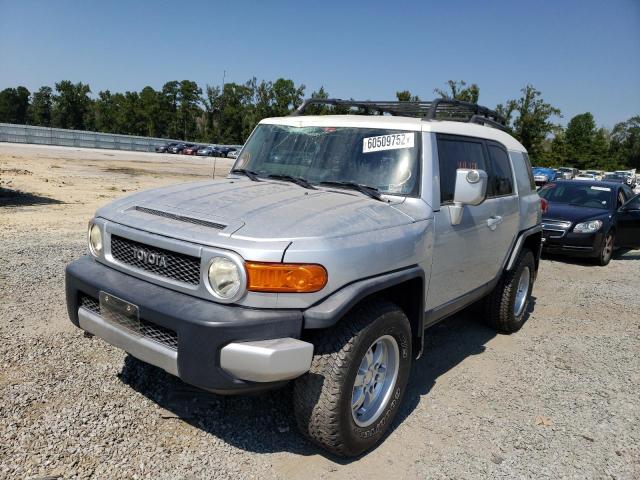 JTEBU11F270033996 - 2007 TOYOTA FJ CRUISER SILVER photo 2