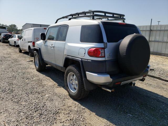 JTEBU11F270033996 - 2007 TOYOTA FJ CRUISER SILVER photo 3