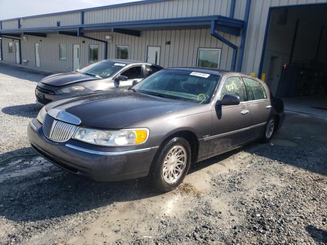 1LNHM82W6XY660753 - 1999 LINCOLN TOWN CAR S CHARCOAL photo 2