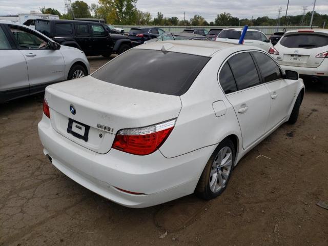 WBANV93569C133857 - 2009 BMW 535 XI WHITE photo 4