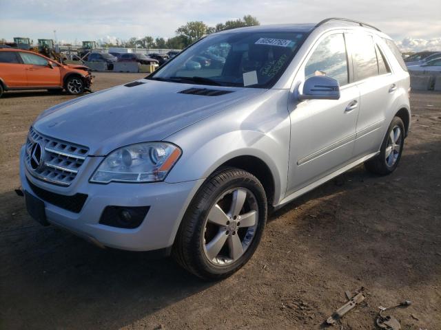 4JGBB8GB9BA693412 - 2011 MERCEDES-BENZ ML 350 4MA SILVER photo 2