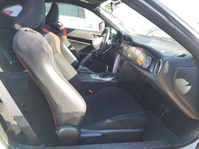 JF1ZNAA14D2717412 - 2013 TOYOTA SCION FR-S SILVER photo 5