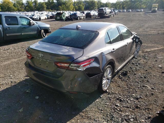 4T1F11BK1LU015675 - 2020 TOYOTA CAMRY XLE GRAY photo 4