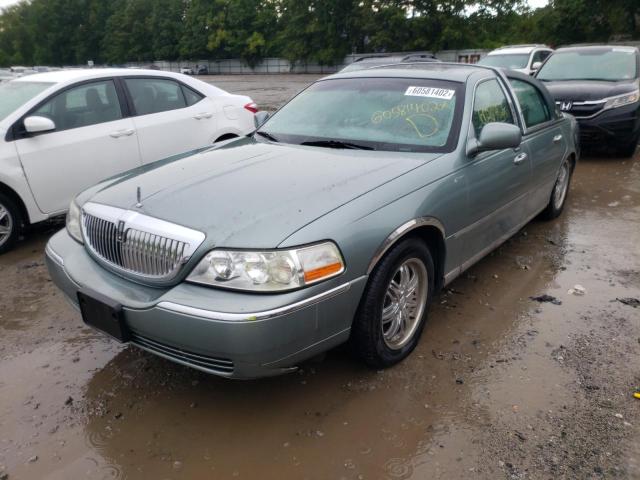 1LNHM83W74Y685641 - 2004 LINCOLN TOWN CAR GREEN photo 2