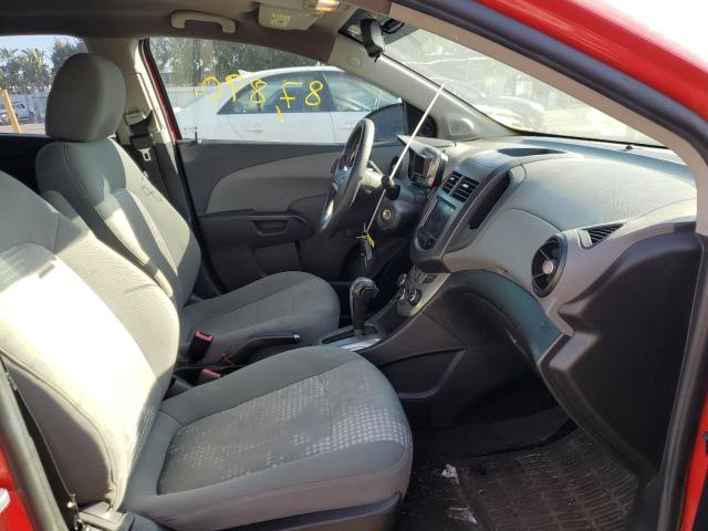 1G1JA6SG8D4190748 - 2013 CHEVROLET SONIC LS RED photo 5