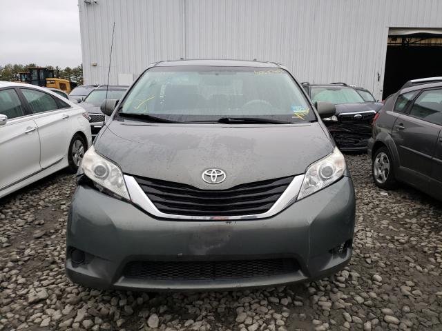 5TDKK3DC0ES422072 - 2014 TOYOTA SIENNA LE GRAY photo 9