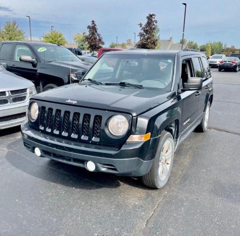 1C4NJRFB4ED528561 - 2014 JEEP PATRIOT LA BLACK photo 2