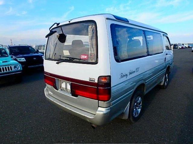 KZH1060018723 - 1995 TOYOTA VAN WAGON WHITE photo 4