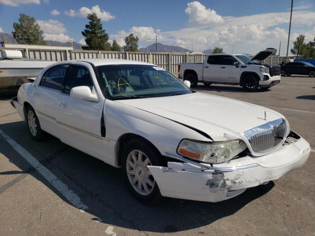 2LNHM82V68X639426 - 2008 LINCOLN TOWN CAR S WHITE photo 1