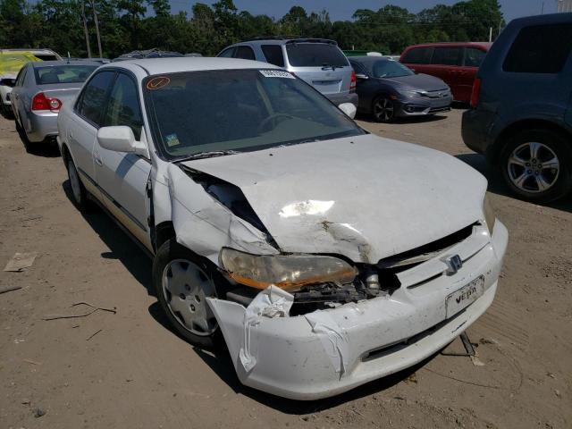 1HGCG5645YA124837 - 2000 HONDA ACCORD LX WHITE photo 1