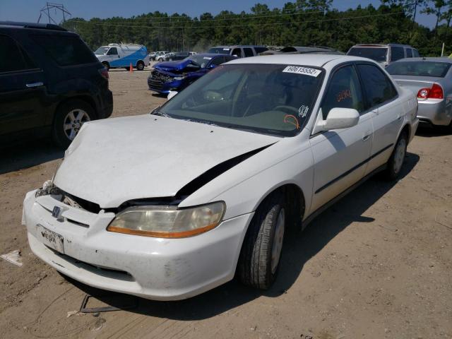 1HGCG5645YA124837 - 2000 HONDA ACCORD LX WHITE photo 2