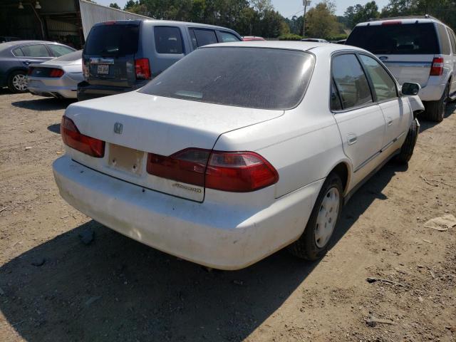 1HGCG5645YA124837 - 2000 HONDA ACCORD LX WHITE photo 4