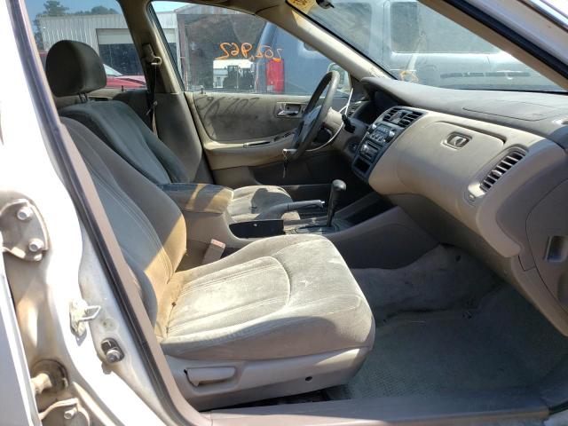 1HGCG5645YA124837 - 2000 HONDA ACCORD LX WHITE photo 5