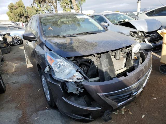 3N1CN7APXFL960511 - 2015 NISSAN VERSA S GRAY photo 1