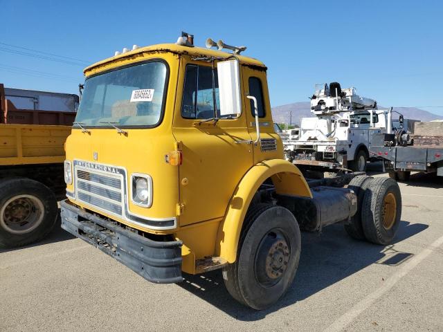 2HTD1045XBCA17829 - 1981 INTERNATIONAL CARGOSTAR YELLOW photo 2