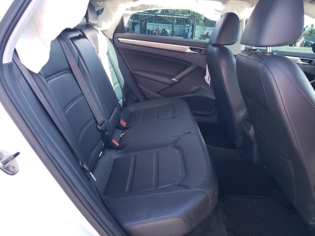 1VWDT7A37HC063386 - 2017 VOLKSWAGEN PASSAT R-L WHITE photo 6